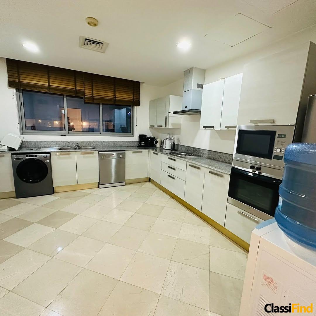 City View, Modern 2-Bed in Juffair! ✨