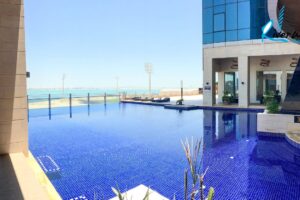 Spacious 1-bedroom haven with stunning city views in Juffair 🏙️