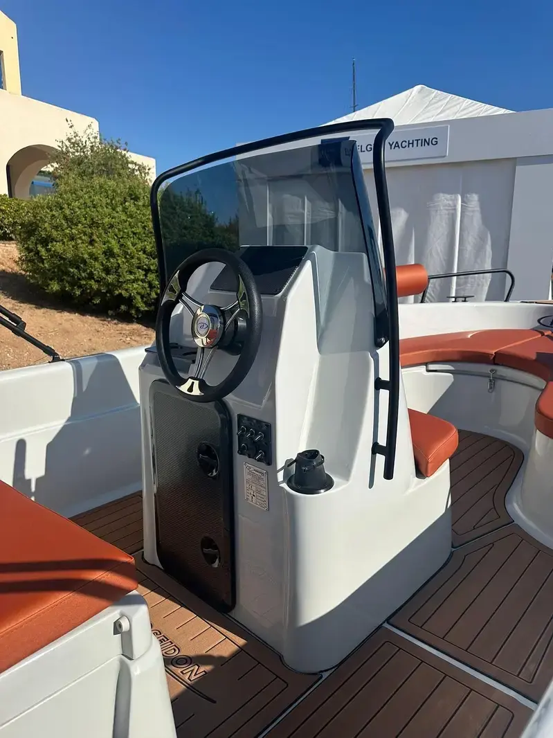Brand new boat with Suzuki 70hp engine available in Bahrain