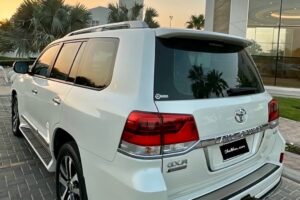 Used Land Cruiser GXR Grand Touring 2019 Model 132,000 km, Bahrain