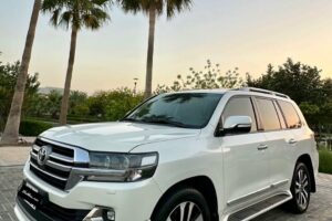 Used Land Cruiser GXR Grand Touring 2019 Model 132,000 km, Bahrain