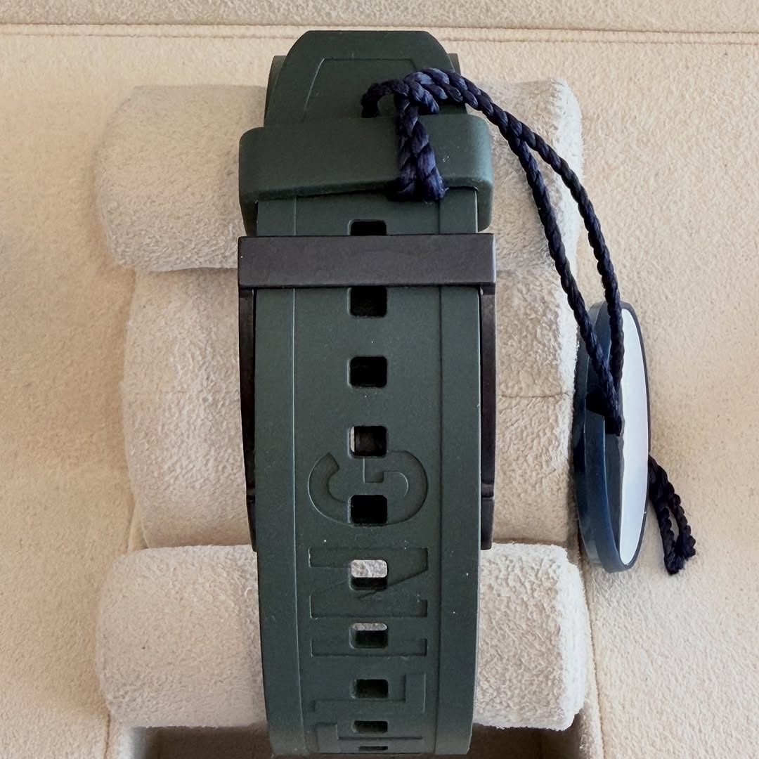 Brietling Endurance Pro Light weight