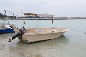 For sale: 18-foot Kuwaiti-made boat