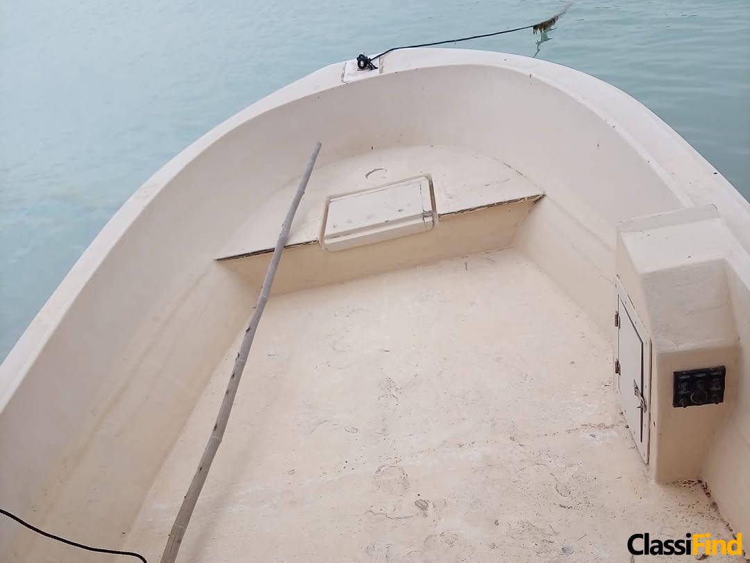 For sale: 18-foot Kuwaiti-made boat