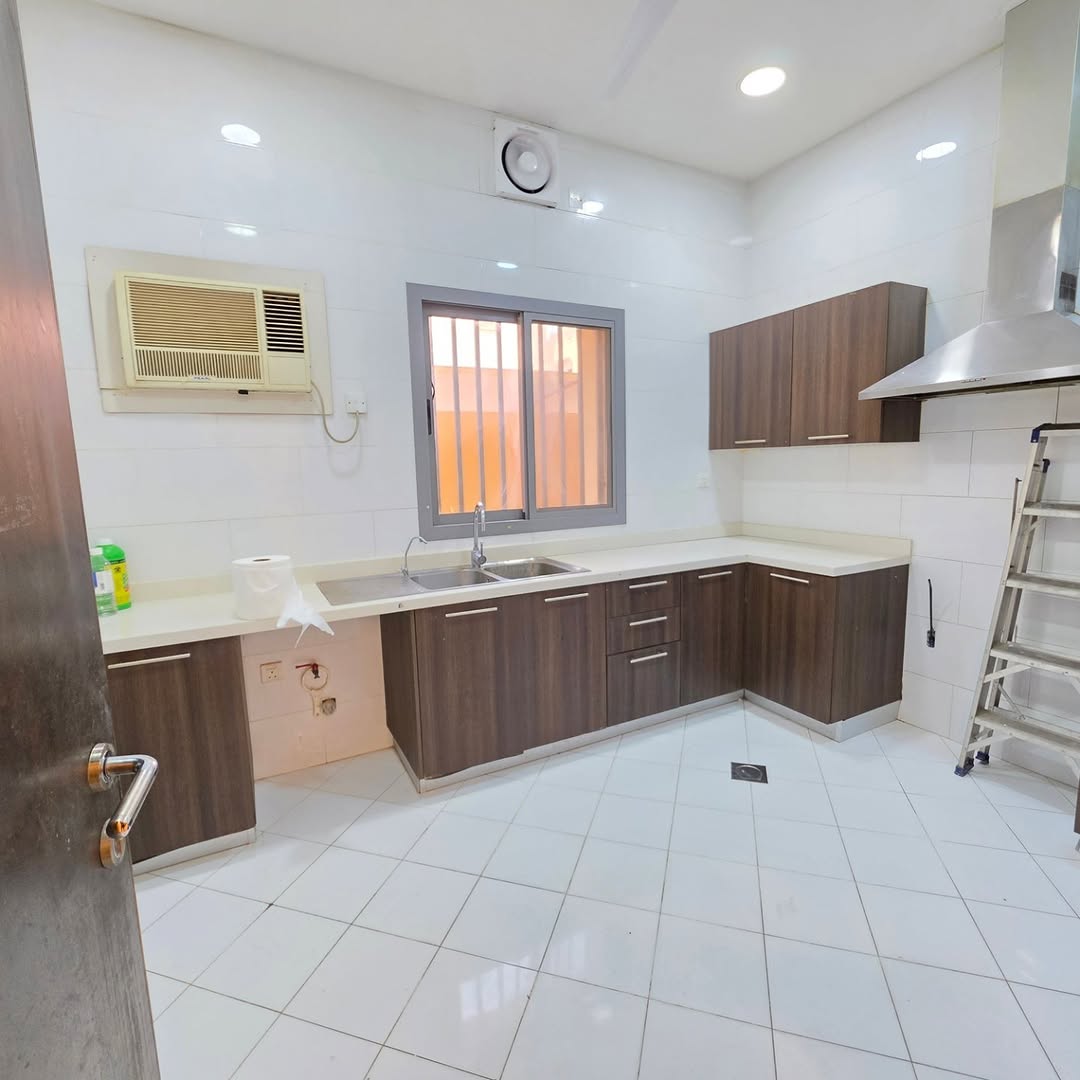 For rent: A large, luxurious apartment in Riffa, Abu Kuwara area. Prime location, close to all amenities. Semi-furnished.