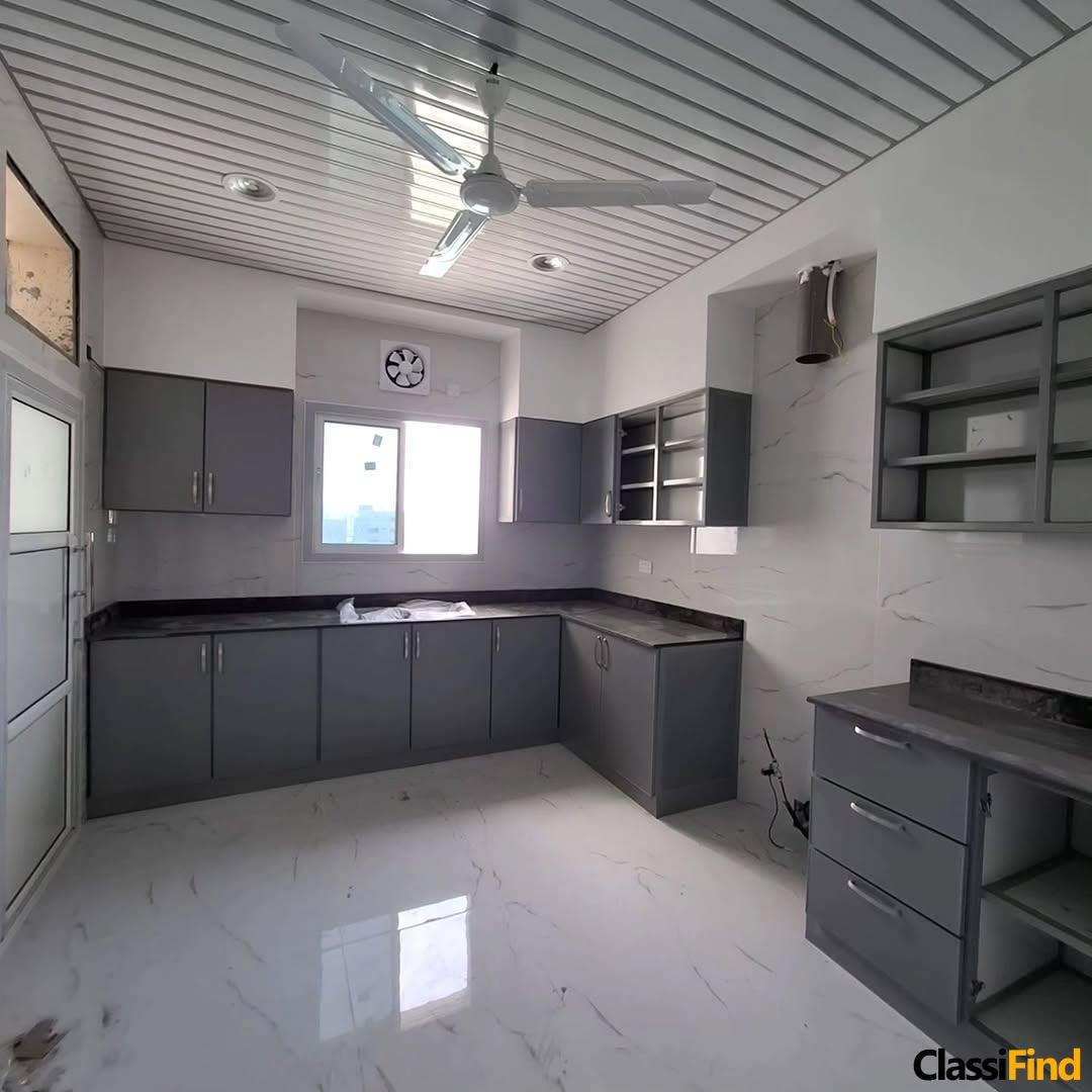 For sale, new apartments in Al-Hidd, with very high-end finishing, very beautiful sea view
