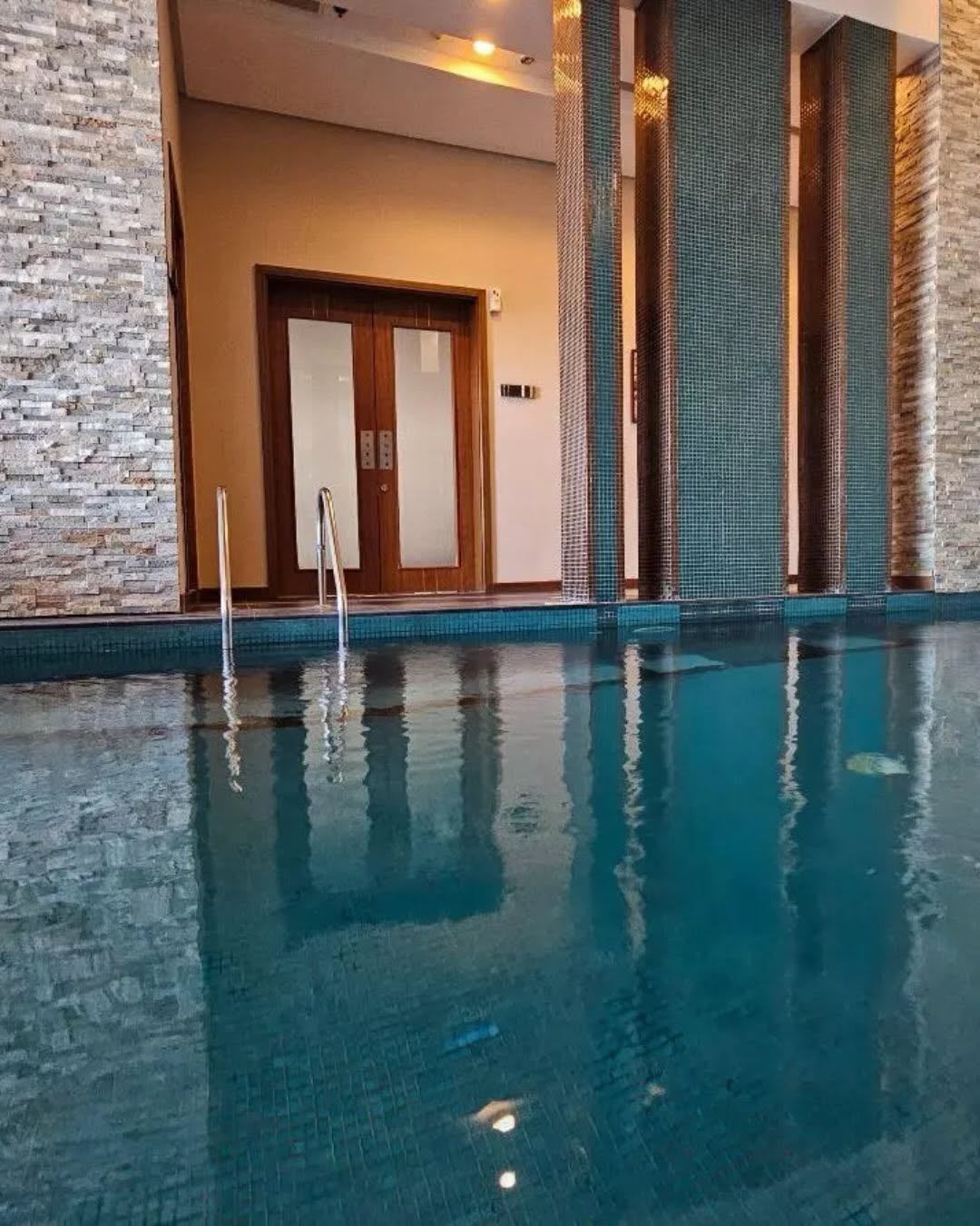 Experience refined living in this newly renovated high-floor 2-bedroom apartment in the heart of Seef, just steps away from City Centre Bahrain
