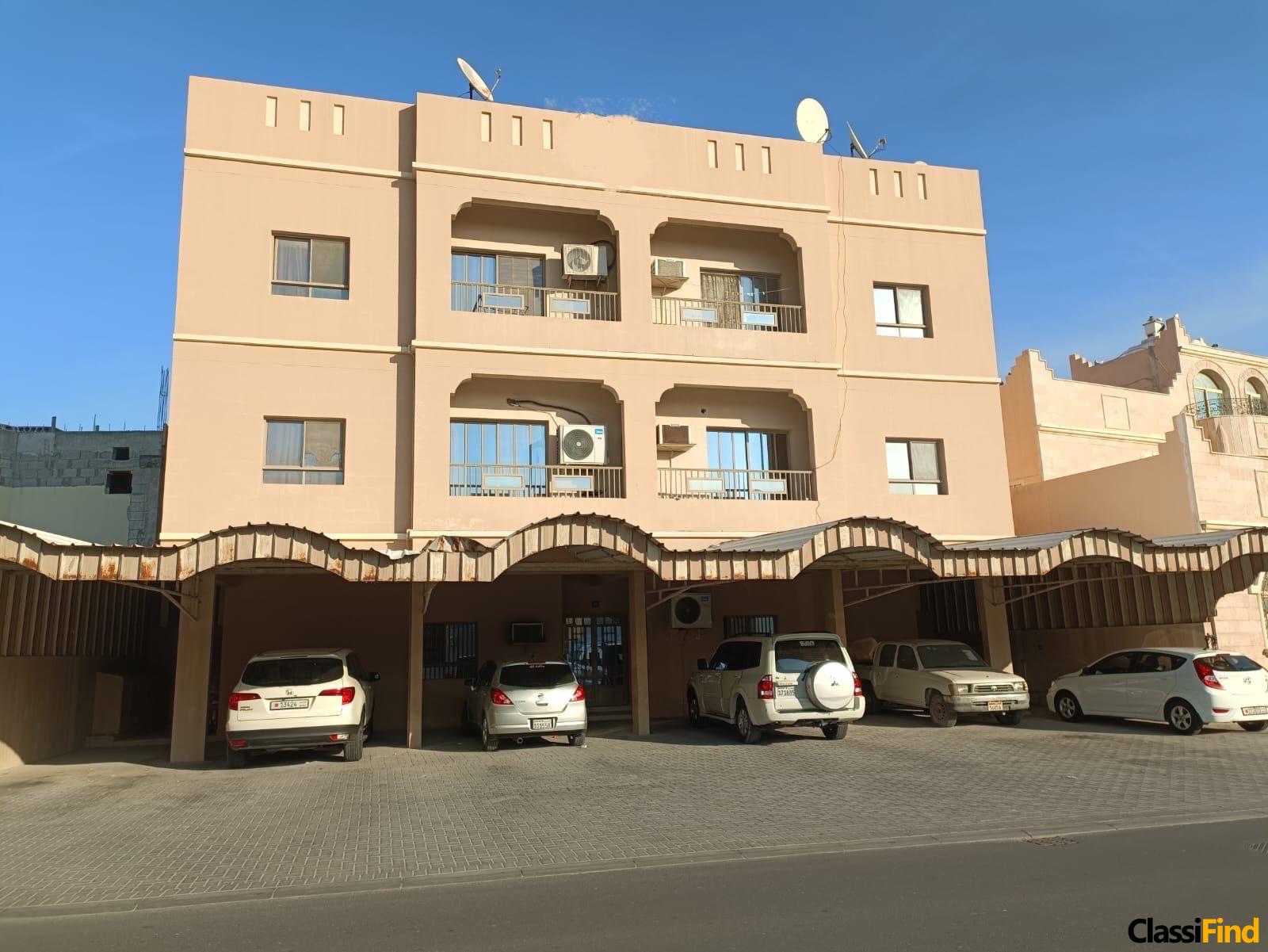 Building for sale in Arad