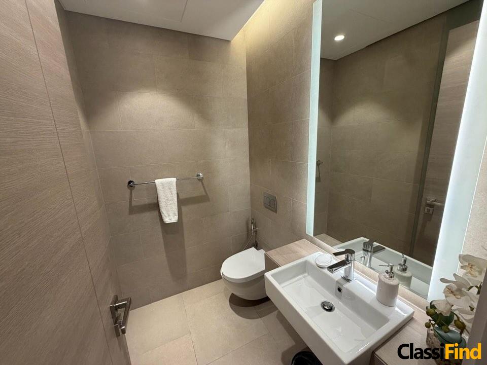 Experience modern living in this elegant 2-bedroom apartment in Juffair