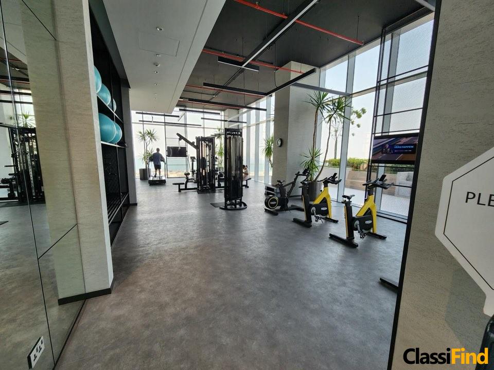 Experience modern living in this elegant 2-bedroom apartment in Juffair