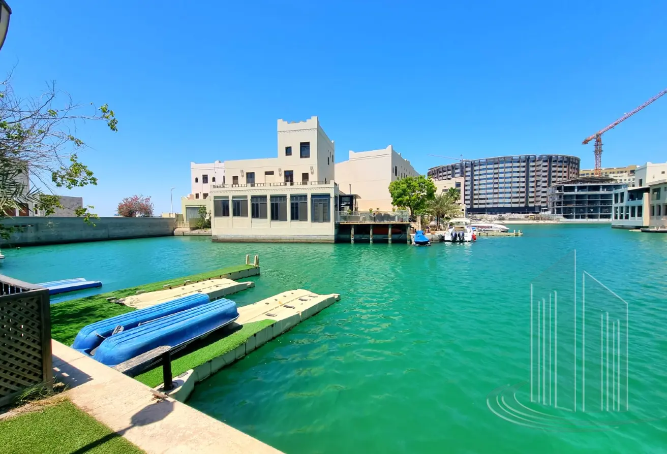 Refurbished Corner Villa with Amazing Canal View
