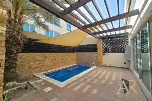 Beautiful Private Home w/Private Pool Villas for sale in Amwaj Avenue
