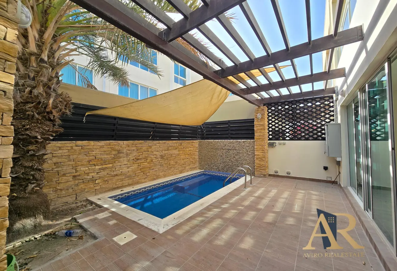 Beautiful Private Home w/Private Pool Villas for sale in Amwaj Avenue