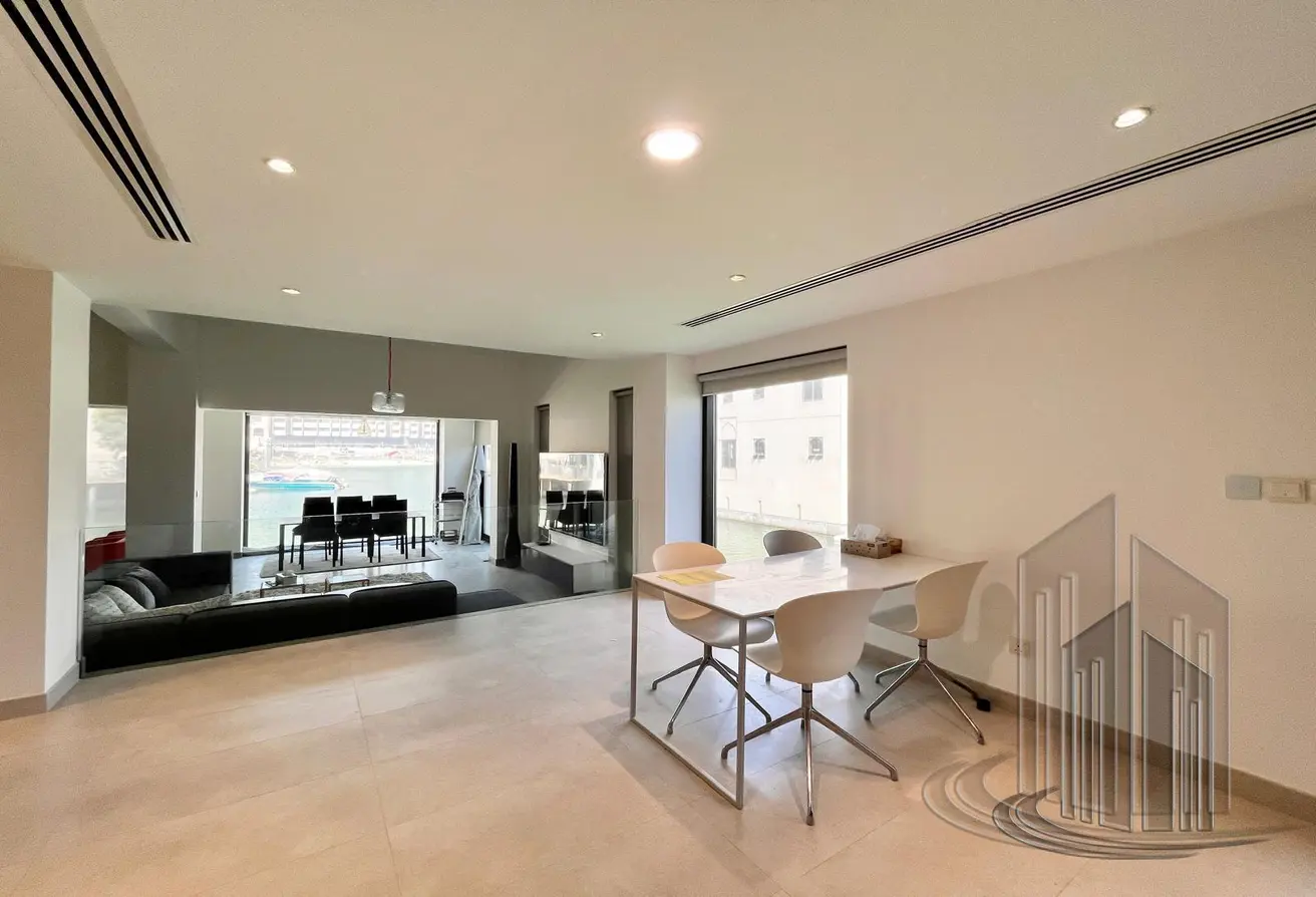 Refurbished Corner Villa with Amazing Canal View