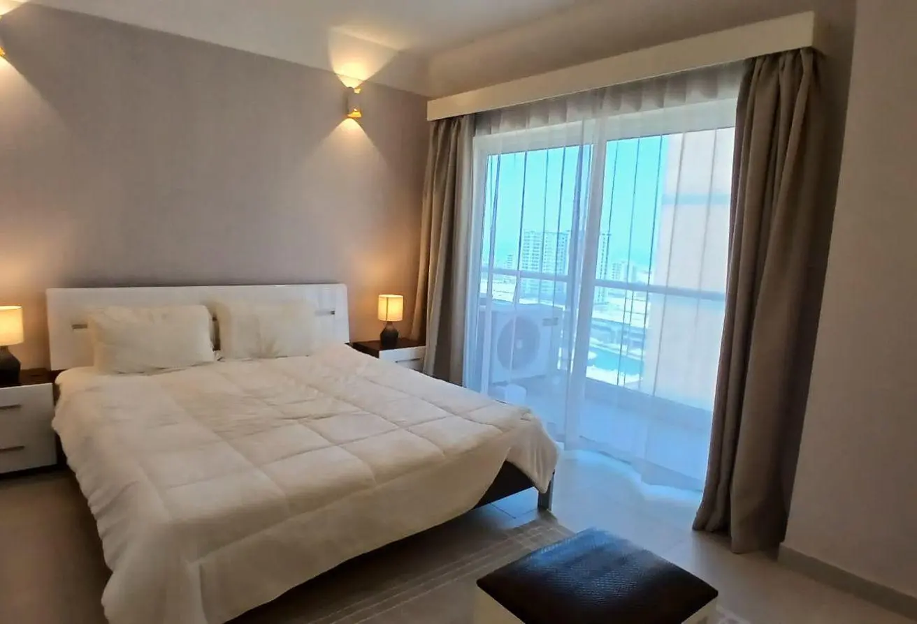 Luxury 2BR | Housekeeping | Gym Pool | Sea View