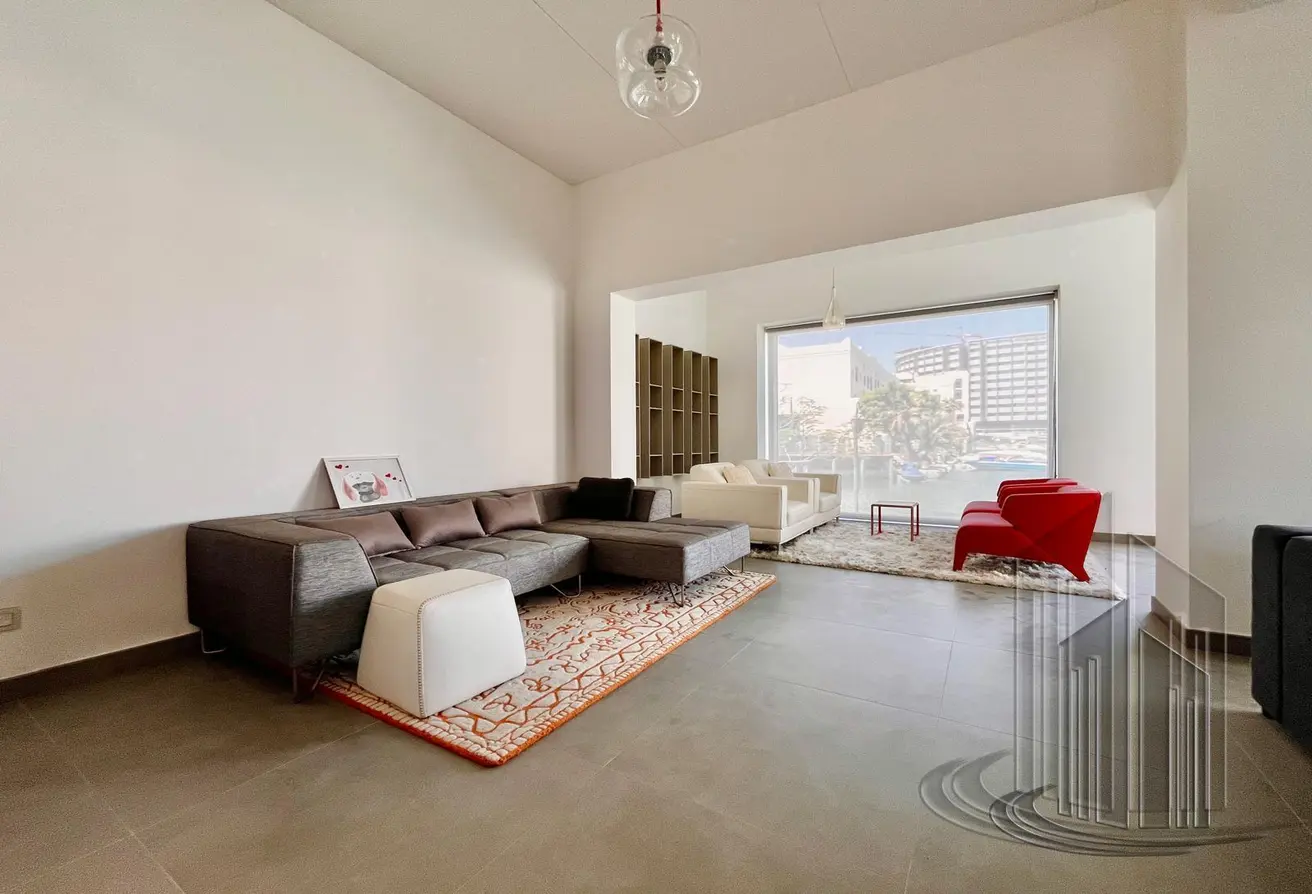 Refurbished Corner Villa with Amazing Canal View