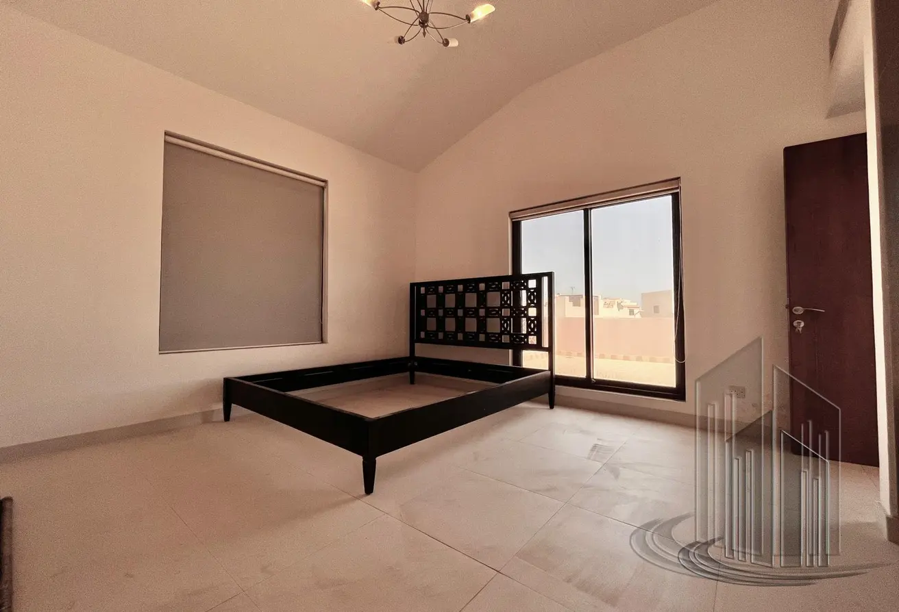 Refurbished Corner Villa with Amazing Canal View