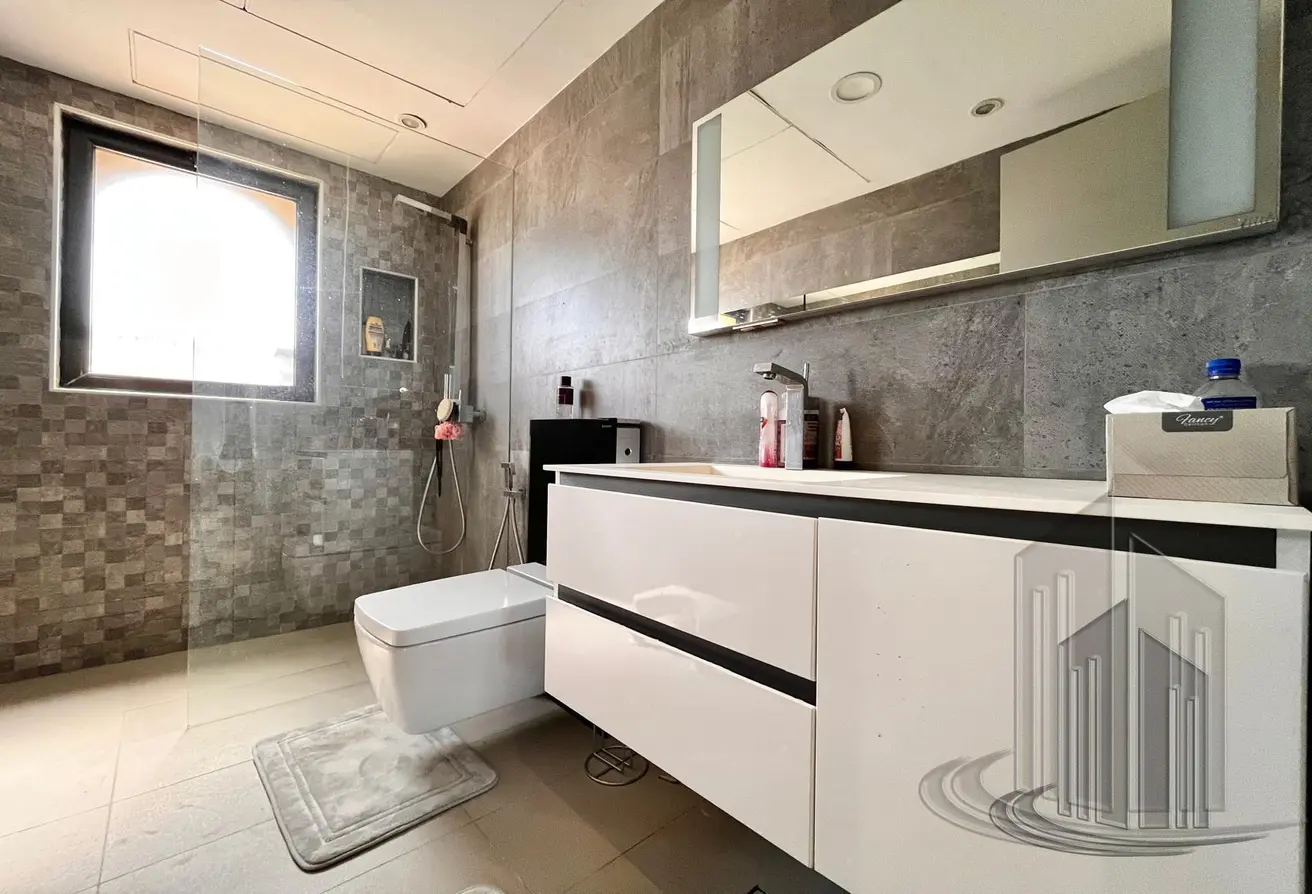 Refurbished Corner Villa with Amazing Canal View