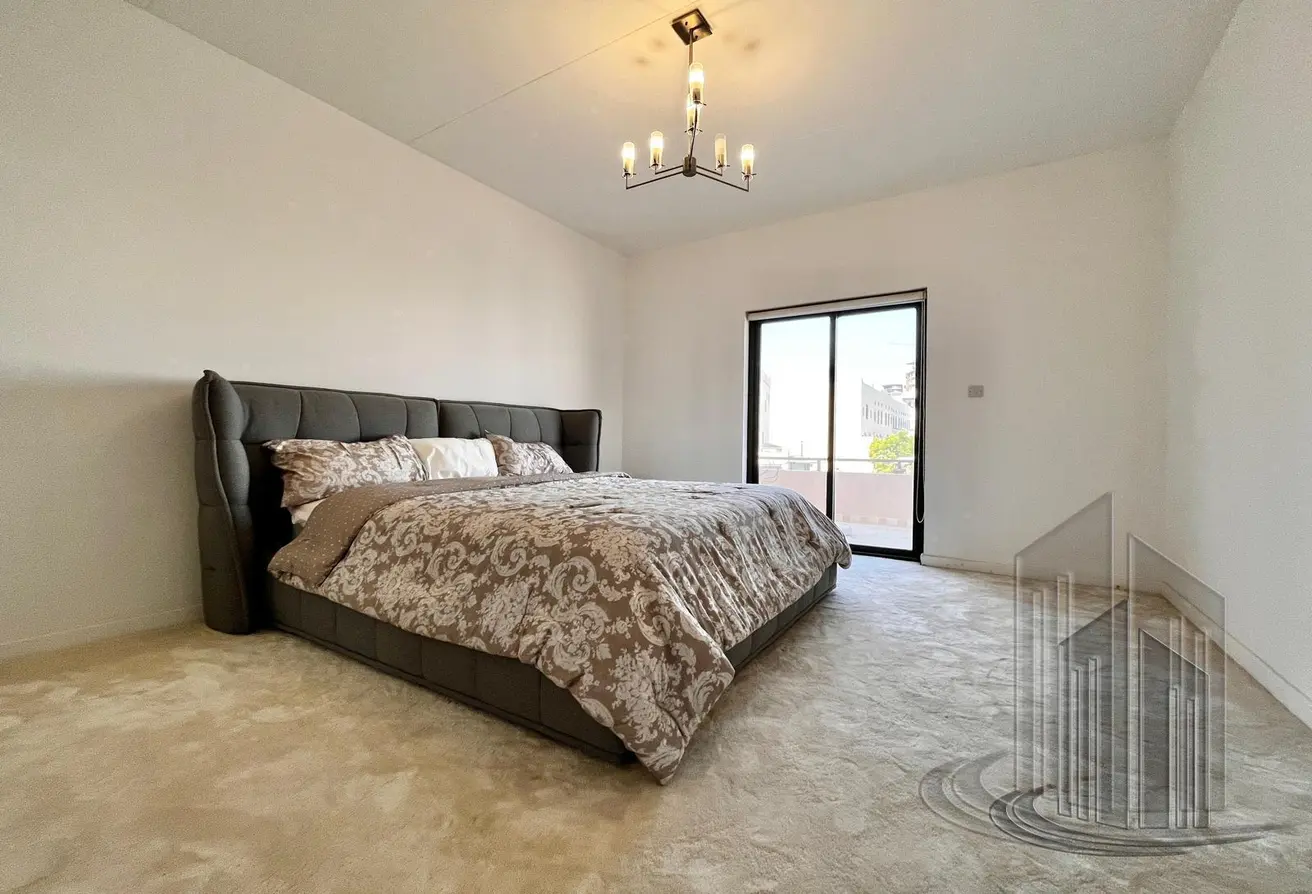 Refurbished Corner Villa with Amazing Canal View