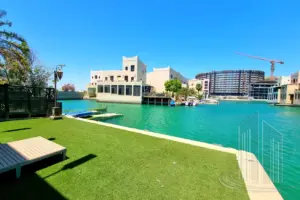 Refurbished Corner Villa with Amazing Canal View