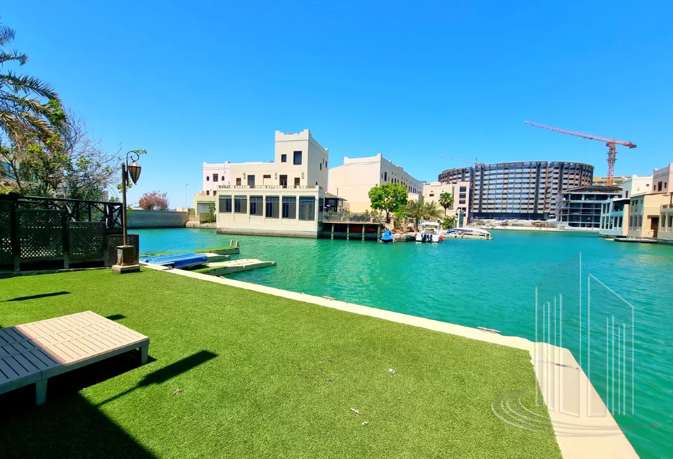 Refurbished Corner Villa with Amazing Canal View