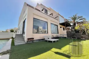 Refurbished Corner Villa with Amazing Canal View