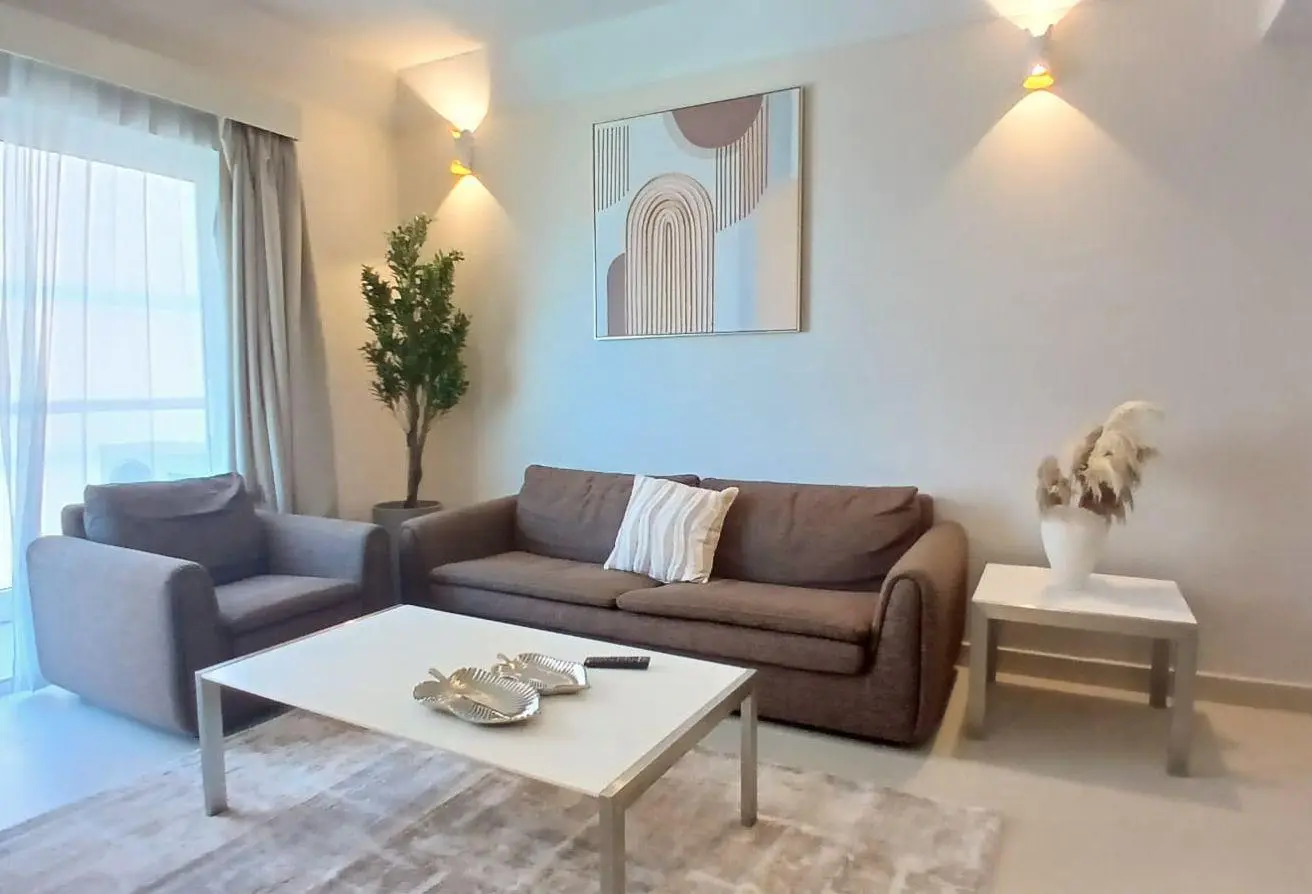 Luxury 2BR | Housekeeping | Gym Pool | Sea View