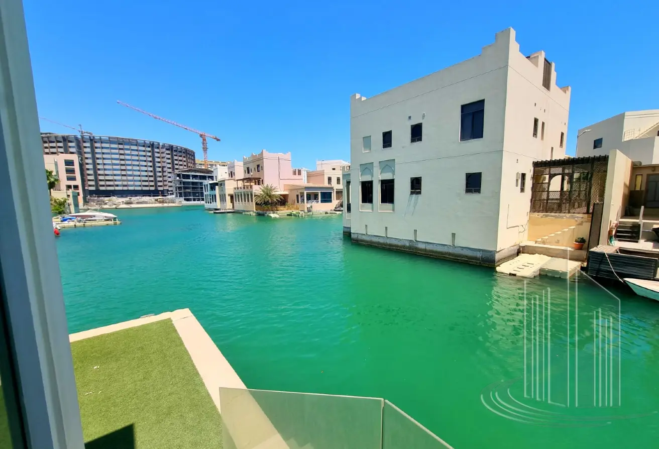 Refurbished Corner Villa with Amazing Canal View