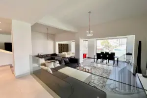 Refurbished Corner Villa with Amazing Canal View