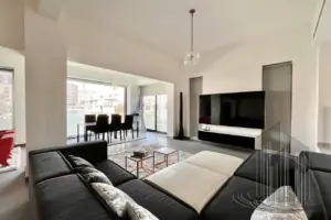 Refurbished Corner Villa with Amazing Canal View