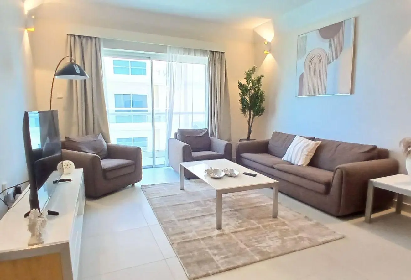 Luxury 2BR | Housekeeping | Gym Pool | Sea View