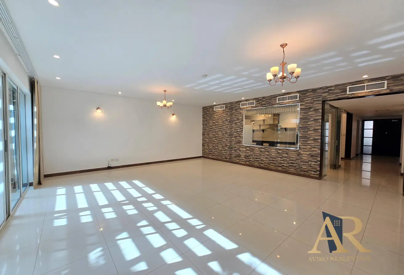 Beautiful Private Home w/Private Pool Villas for sale in Amwaj Avenue