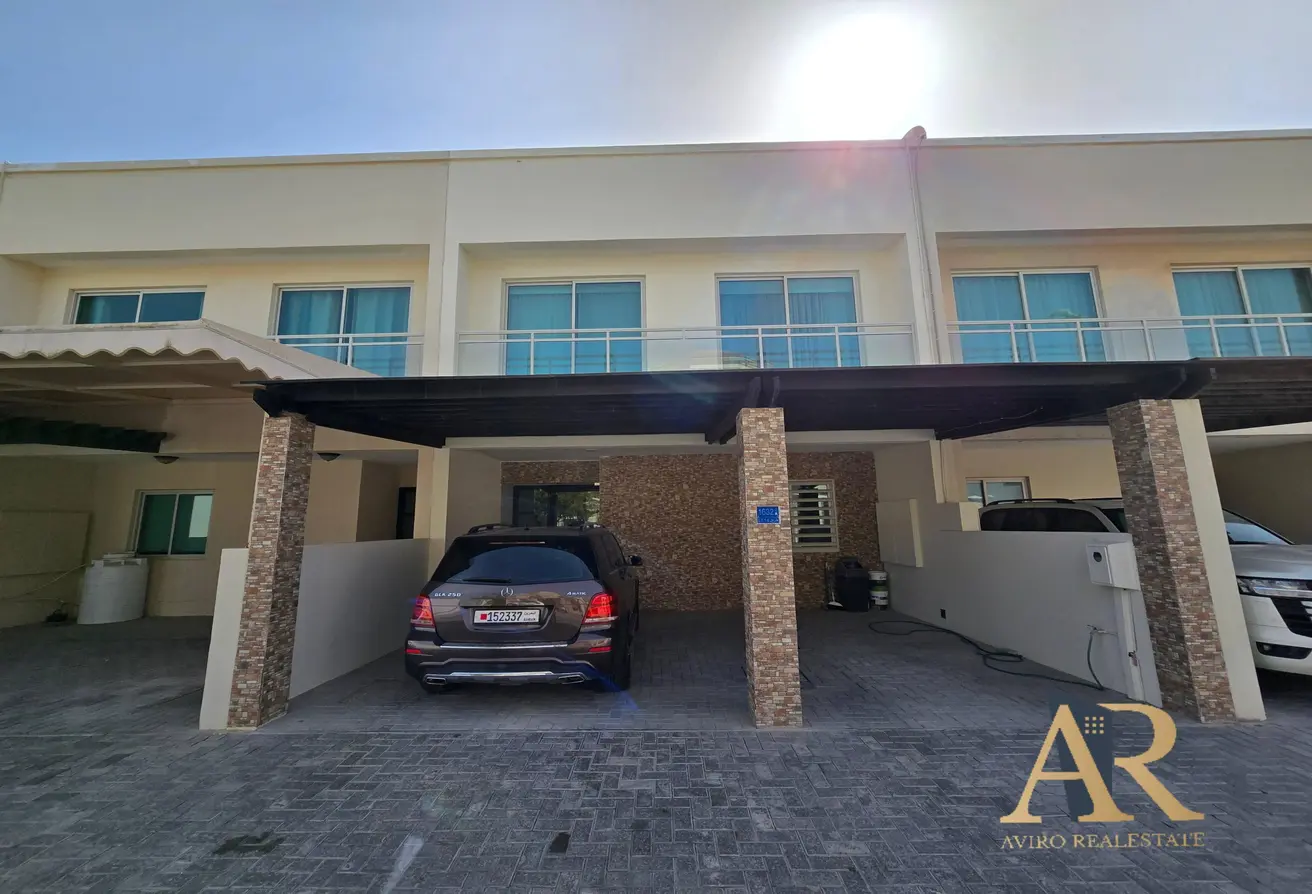 Beautiful Private Home w/Private Pool Villas for sale in Amwaj Avenue