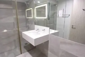 Luxury 2BR | Housekeeping | Gym Pool | Sea View