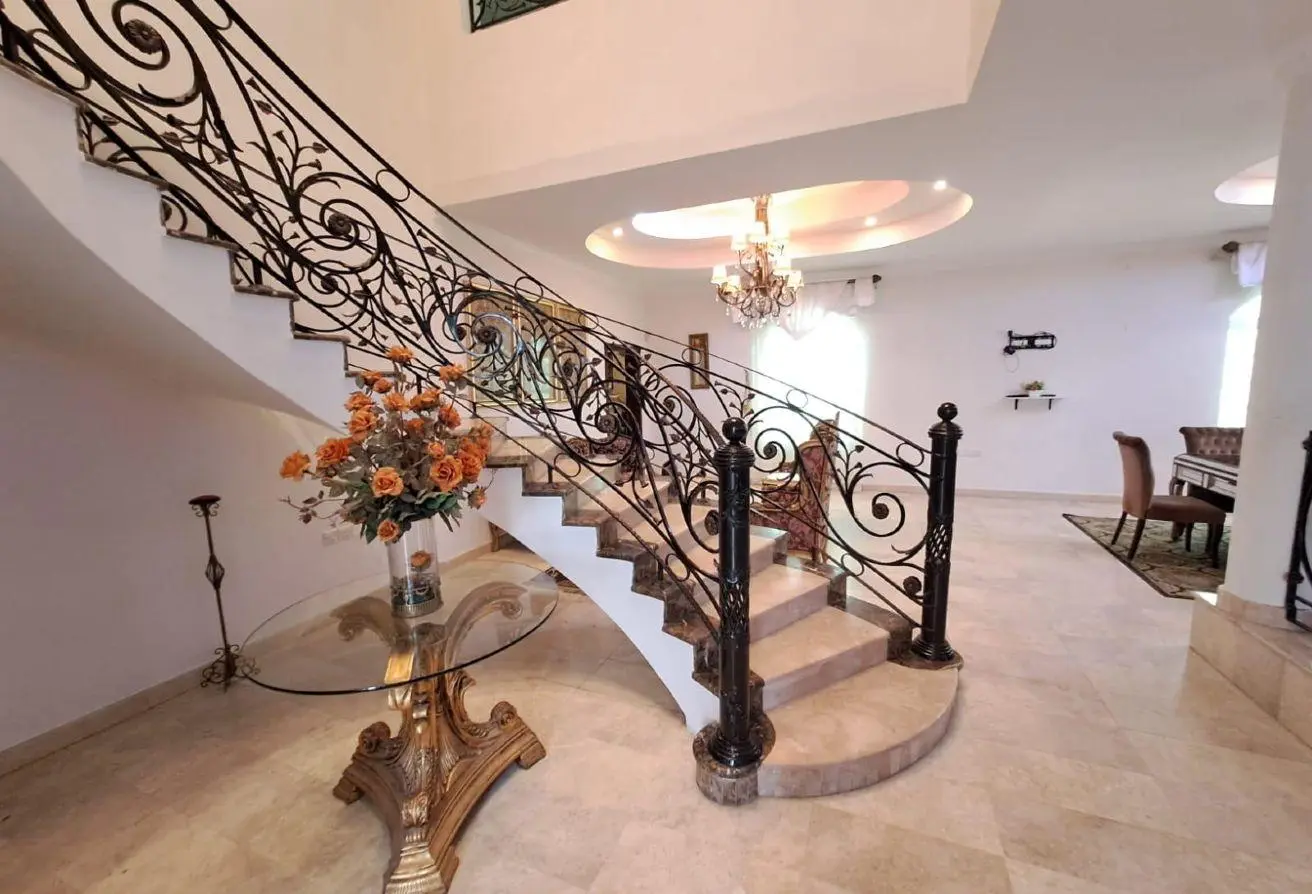 Fully furnished villa for sale in Qalali area 5 ma Villas for sale
