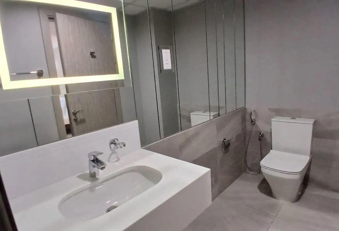 Luxury 2BR | Housekeeping | Gym Pool | Sea View