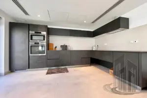 Refurbished Corner Villa with Amazing Canal View