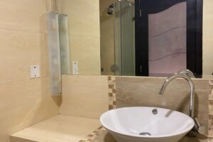 Spacious 2 Bedroom Apartment for Rent in Juffair’s Classic Tower – Modern Amenities Included