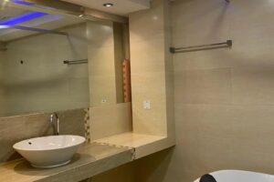 Spacious 2 Bedroom Apartment for Rent in Juffair’s Classic Tower – Modern Amenities Included
