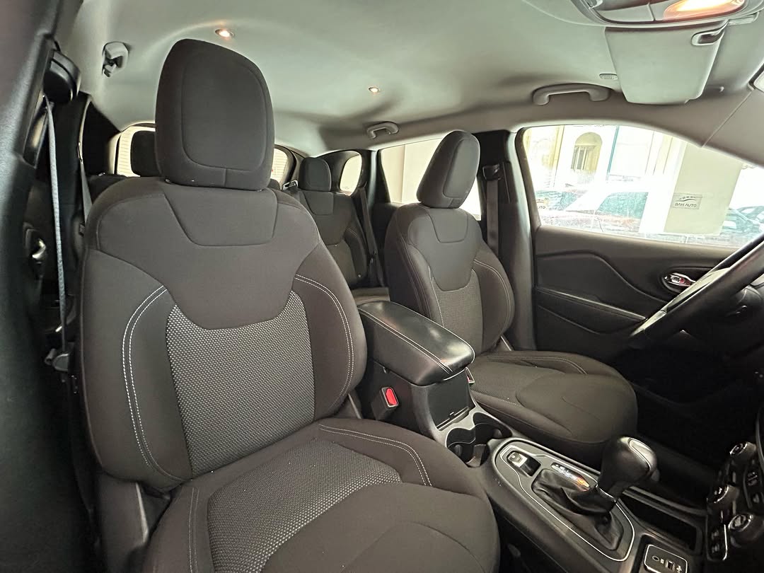 For Sale: Jeep Cherokee Sport V6
