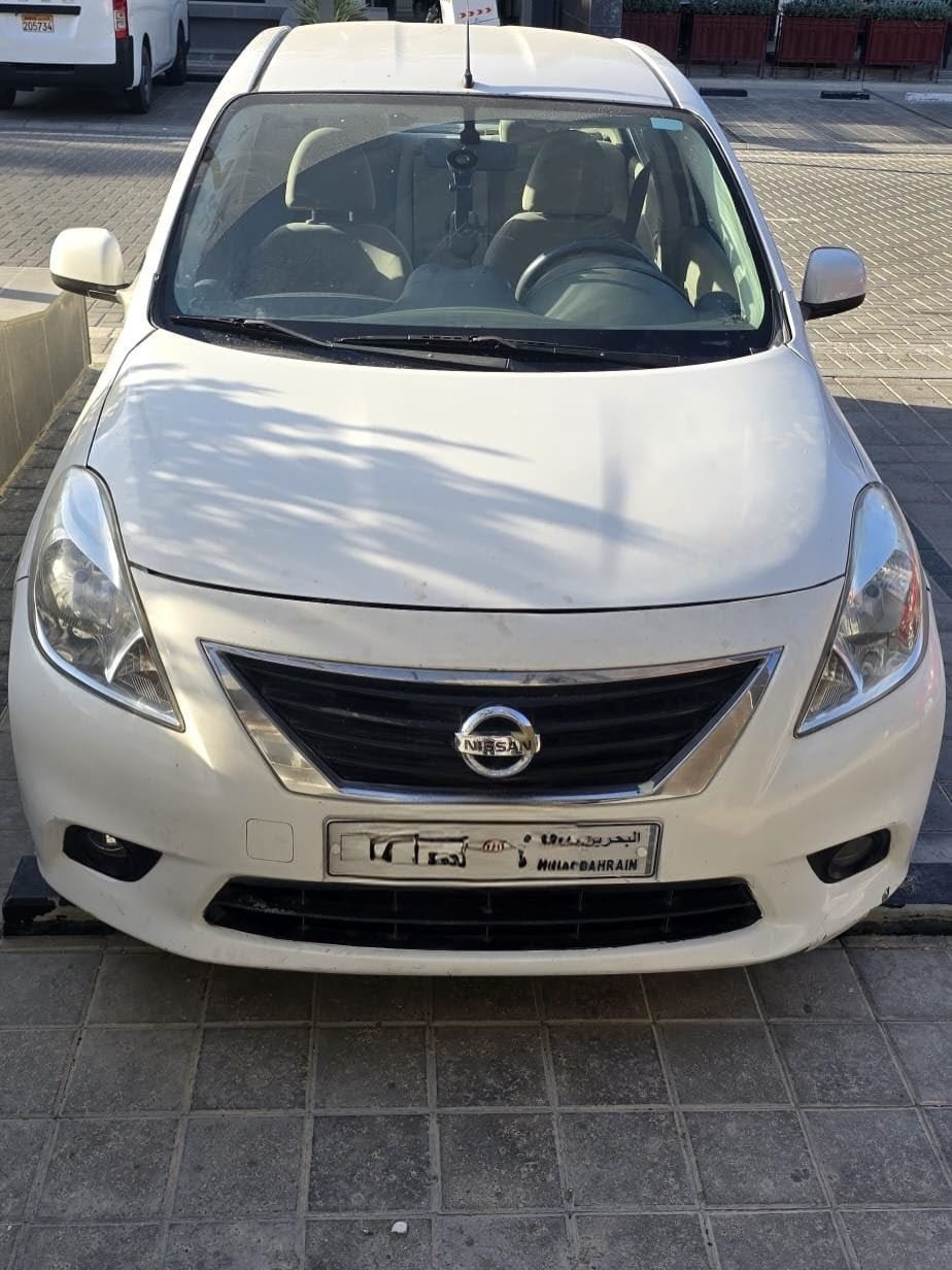 Nissan Sunny 2012