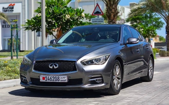 Infiniti Q50 6-cylinder 3.7L engine 2014