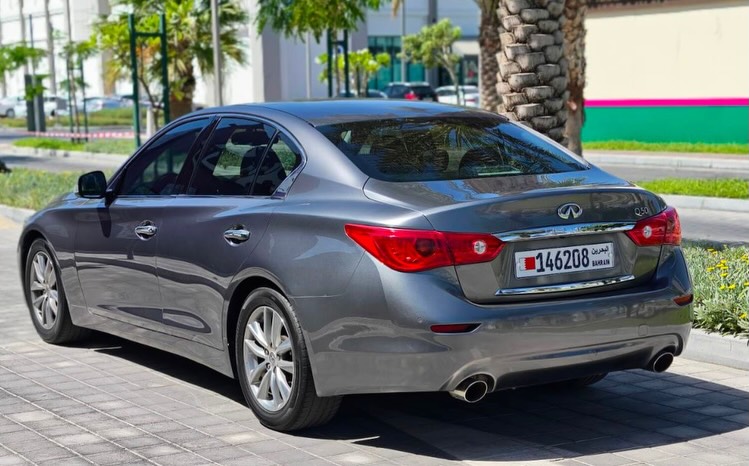 Infiniti Q50 6-cylinder 3.7L engine 2014