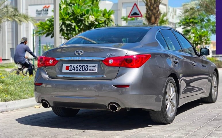 Infiniti Q50 6-cylinder 3.7L engine 2014