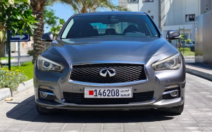 Infiniti Q50 6-cylinder 3.7L engine 2014