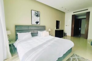 Discover this spacious apartment in Reef Island
