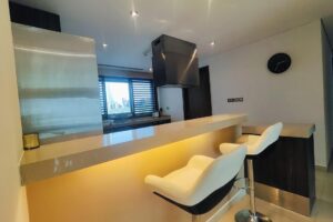 Discover this spacious apartment in Reef Island