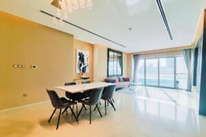 Discover this spacious apartment in Reef Island