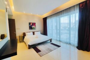 Discover this spacious apartment in Reef Island