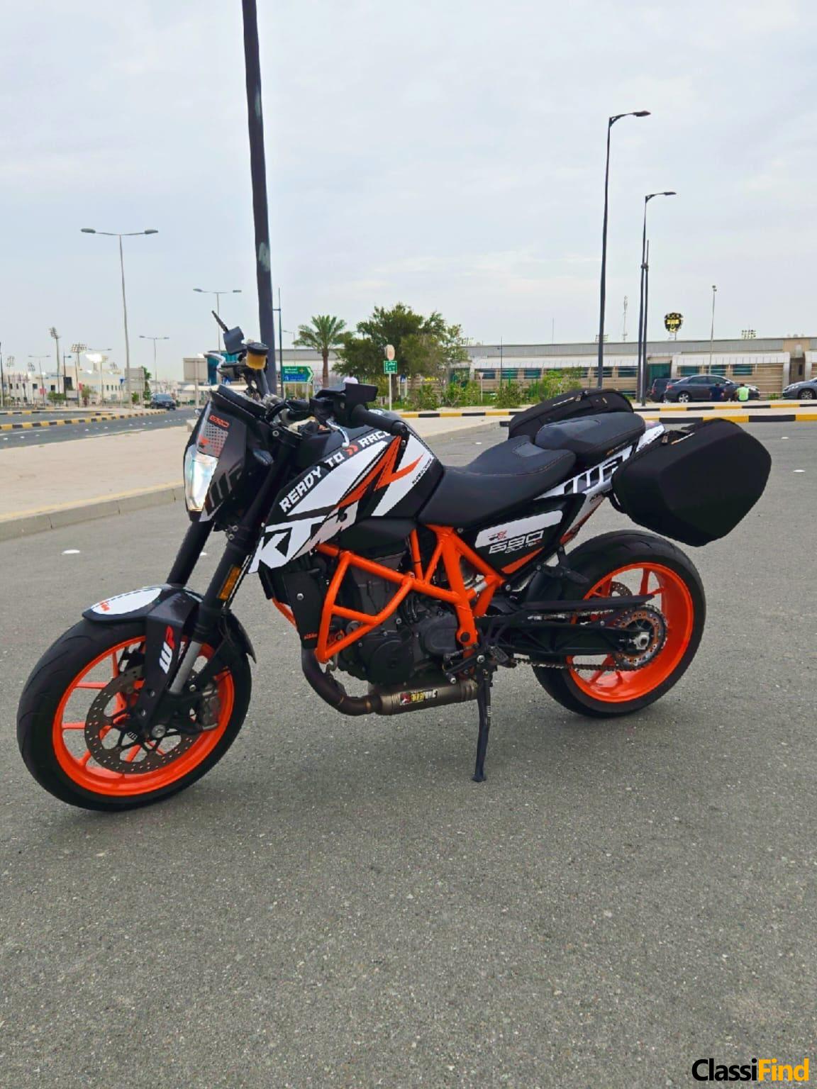 KTM 690 Duke type ( R ) Model 2016